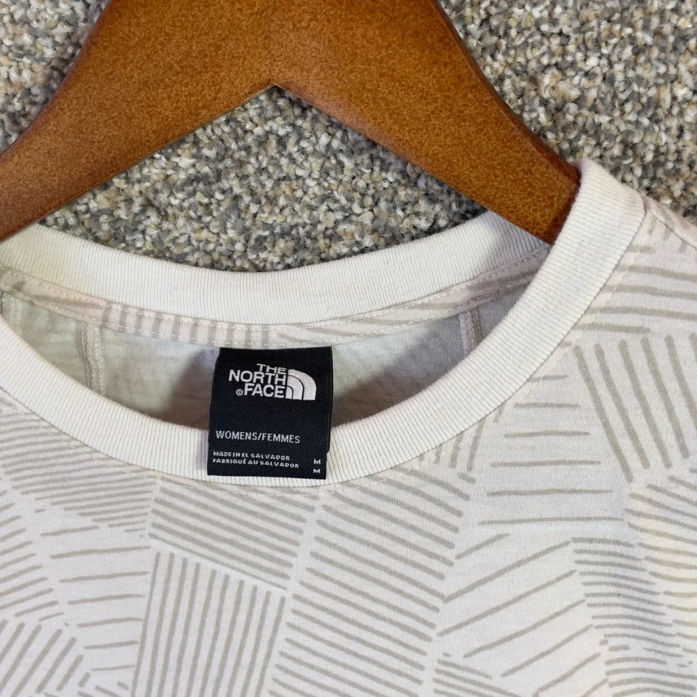 The North Face Womens Medium Beige Geometric Print Short Sleeve T-Shirt Casual - Picture 2 of 7